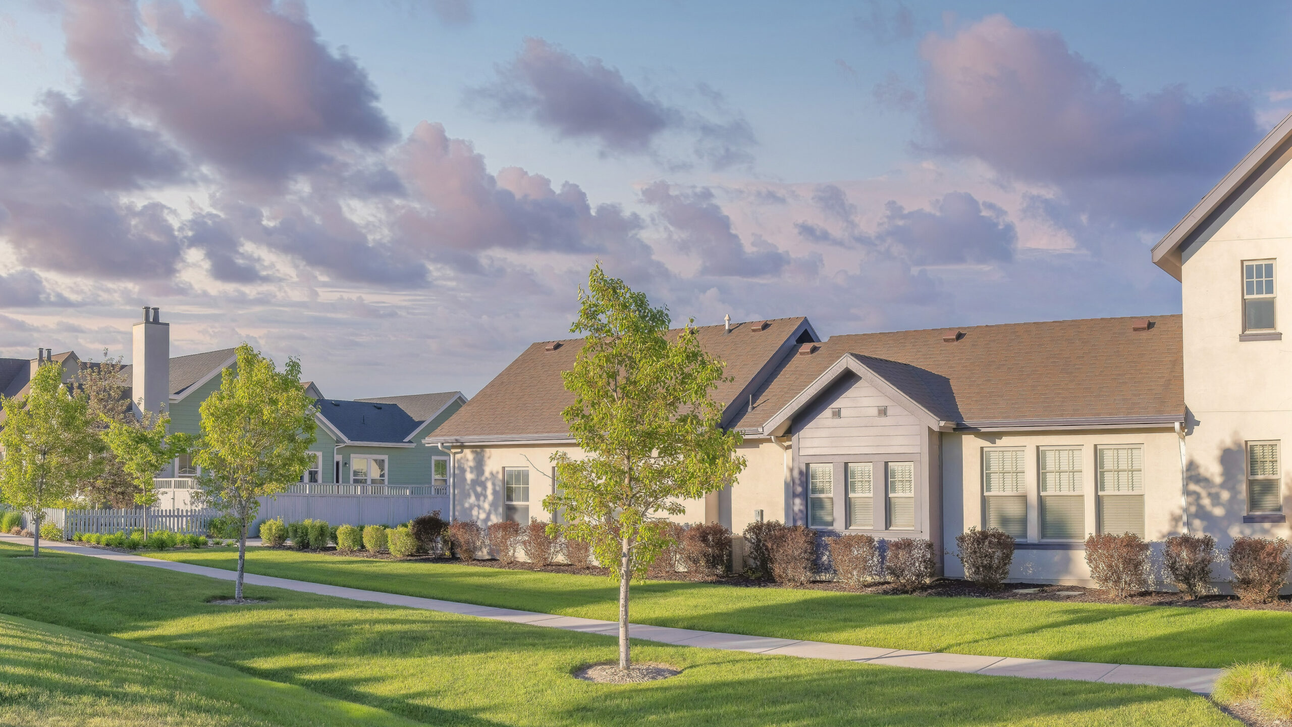 West Jordan Roofing Experts – Top Rated Roofs Residential neighborhood in West Jordan, Utah with rooftops and Wasatch Mountains in the background